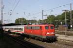 110 236 war am 16.07.2010 mit einem IC auf dem Weg von Flensburg nach Kln hier bei der Abfahrt in Osnabrck.