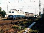 110 259-9 mit Nahverkehrszug 8131 Kaldenkirchen-Kln Deutz bei Grevenbroich am 25-10-1994. Bild und scan: Date Jan de Vries.