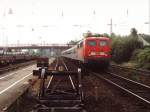 110 280-5 mit RE 11228 Koblenz-Wuppertal Oberbarmen auf Bahnhof Andernach am 20-7-2000.