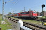 Bei der Ausfahrt in Lindern ist hier die 111 115 mit einem RE4 nach Aachen Hbf zu sehen. 9.4.2017