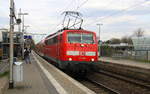 111 028 DB kommt mit dem RE4 Verstärkerzug von Düsseldorf-Hbf nach Aachen-Hbf und kommt aus Richtung Neuss-Hbf,Mönchengladbach-Hbf,Rheydt-Hbf,Wickrath,Beckrath,Herrath und fährt in