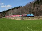 Die 111 017 mit einer RB nach Mittenwald am 14.04.2013 unterwegs bei Huglfing.