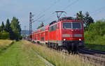 111 186 führte am Morgen des 12.06.17 einen RE, welcher aus drei Doppelstock- sowie zwei Puma-Wagen gebildet war, durch Himmelstadt Richtung Frankfurt(M).