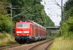 111 122 DB kommt die Kohlscheider-Rampe hoch aus Richtung Neuss,Herzogenrath mit mit dem RE4 aus Dortmund-Hbf nach Aachen-Hbf und fährt durch Kohlscheid in Richtung Richterich,Laurensberg,Aachen-West,Aachen-Schanz,Aachen-Hbf. 
Aufgenommen vom Bahnsteig 1 in Kohlscheid. 
Bei Sommerwetter am Mittag vom 8.7.2017.