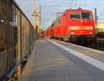 111 122  DB kommt die Kohlscheider-Rampe hoch aus Richtung Neuss,Herzogenrath mit einem RE4 Verstärkerzug aus Düsseldorf-Hbf nach Aachen-Hbf und hält in Kohlscheid und fährt dann