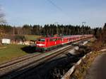 Die 111 036 mit einem M Ersatzzug nach München am 24.12.2013 unterwegs bei Teisendorf.