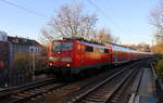 111 125 DB kommt mit dem RE4 von Dortmund-HBf nach Aachen-Hbf und kommt aus Richtung Rheydt,Wickrath,Beckrath,Herrath,Erkelenz,Baal,Hückelhoven-Baal,Brachelen,,Lindern,Süggerath,Geilenkirchen,Frelenberg,Zweibrüggen,Übach-Palenberg,Rimburg,Finkenrath,Hofstadt,Herzogenrath, Kohlscheid,Richterich,Laurensberg,Aachen-West und fährt in Aachen-Schanz ein und hält in Aachen-Schanz und fährt dann weiter in Richtung Aachen-Hbf. 
Aufgenommen vom Bahnsteig von Aachen-Schanz. 
Bei schönem Winterwetter am Kalten Nachmittag vom 21.1.2019.