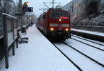 111 125 DB kommt mit dem RE4 von Dortmund-HBf nach Aachen-Hbf und kommt aus Richtung Rheydt,Wickrath,Beckrath,Herrath,Erkelenz,Baal,Hückelhoven-Baal,Brachelen,,Lindern,Süggerath,Geilenkirchen,Frelenberg,Zweibrüggen,Übach-Palenberg,Rimburg,Finkenrath,Hofstadt,Herzogenrath, Kohlscheid,Richterich,Laurensberg,Aachen-West und fährt in Aachen-Schanz ein und hält in Aachen-Schanz und fährt dann weiter in Richtung Aachen-Hbf. 
Aufgenommen vom Bahnsteig von Aachen-Schanz. 
Bei dichtem Schneefall am Kalten Morgen vom 30.1.2019.