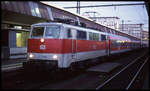 Die mit roter Bauchbinde versehene 111156 war am 2.2.2002 in Münster HBF zu Gast. Sie stand mit dem RB nach Hagen abfahrbereit am Bahnsteig.