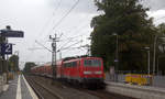 Ein Nachschuss von der 111 012 DB schiebt den RE4 aus Aachen-Hbf nach Dortmund-Hbf und kommt aus Richtung Aachen-West,Laurensberg,Richterich, und fährt durch Kohlscheid in Richtung Herzogenrath,Mönchengladbach,Neuss. 
Aufgenommen vom Bahnsteig 2  in Kohlscheid.
Bei Regenwetter am Nachmittag vom 8.9.2019.