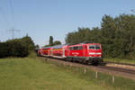 111 067 der Deutschen Bahn AG war am 24. Juni 2020 mit dem Regionalexpress 10454 von Düsseldorf Hauptbahnhof nach Aachen Hauptbahnhof unterwegs, hier hinter dem Haltepunkt Herrath.