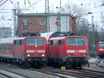 111 152 & 111 120 vor ihren Zügen in der Abstellung in Münster, 08.04.13