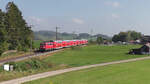 DB 111 035-2 zieht ihre RB72 von Mnchen nach Memmingen.