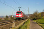 111 012 mit RE5 Lindau-Insel - Stuttgart Hbf am 13.11.2022 zwischen Kuchen und Gingen. 