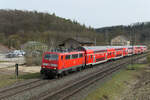 Die 111 100 führt den RB16, welcher um 12.26 München Hbf verläßt und planmäßig um 14.20 in Treuchtlingen ankommt - eine Stammleistung der Reihe 111 im Jahr 2024. 
Pappenheim, 26. März 2024