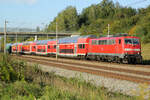 111 091 am 19.09.2024 bei Hebertshausen. Hinten dran noch der bunte Steuerwagen.