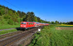 111 115 mit einem RE3 am 26.04.2024 bei Vilshofen.