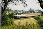 27.Aug.1991 D 381 von Stuttgart nach Basel (Milano) Doppeltraktion 111 073-3 und 111 003-0    mit vier Schnellzugwagen (FS) und ein (SBB) Wagen kurz nach Eutingen