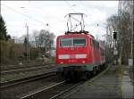 111 007 schiebt den RE13 (RE 9017)  Maas-Wupper-Express  von Venlo nach Hamm(Westf). In wenigen Minuten wird Schwerte(Ruhr) erreicht. (29.03.2008)
