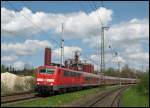 Auch 111 088-0 wurde am 3.04.2008 mit ihrem RegionalExpress aufgrund der Streckensperrung der Murrbahn ber Aalen umgeleitet. Ziel des Zuges war Stuttgart Hbf. Hier kurz vor dem Halt im Bahnhof Goldshfe aufgenommen.