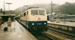 111 026 mit einem Regionalexpress aus Innsbruck nach Mnchen im Mai 1998 in Garmisch Partenkirchen.