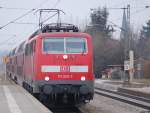 111 006-3 fhrt mit dem RE30019 Mnchen-Salzburg-Express in Grokarolinenfeld ein.