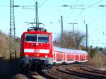 Der RE4 wird am 06.04.2010 von 111 016  Richtung Aachen West gezogen