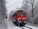 111 160-8 am 19.12.2010 mit Dosto und defekten Licht im Schnee bei 
bach - Palenberg aus Aachen komment.