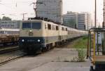 111 074-1 mit Schwestermaschine im Ostbahnhof Mnchen 1990