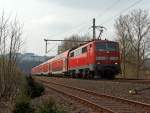 Am 15.04.2012 kurzvor Betzdorf/Sieg: Der RE 9 (Rhein-Sieg-Express) im Sandwich fhrt Richtung Siegen, gezogen von 111 016 und geschoben von 111 012.