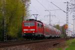 RE 4 mit reichlich Speed durch den HP Herrath hindurch.......die 111 118-6 zieht den Dostockzug gen Aachen am 17.4.2012