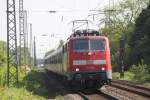 111 128 mit einer RB 35 aus Dsseldorf nach Emmerich erreicht Oberhausen-Sterkrade - Mai 2012