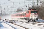 eine nicht identifizierbare 111 strmt am 6.12.2010 aus dem Bahnhof Rosenheim Richtung Salzburg