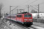 111 025 am 19.01.13 unterwegs nach Salzburg am Abzweig Waldtrudering/Mnchen