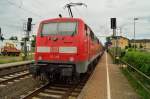 Gerade hat die 111 149 ihren RE4 Zug aus Aachen kommend in den Bahnhof Lindern geschoben und alte Fahrgste ausgespuckt und  neuengeschluckt, bevor sie sich wieder auf den Weg nach Dortmund macht.