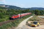 Die 111 059 zieht eine RB Richtung Frankfurt (Main) Hbf. Am Zugende schiebt noch 111 070 nach. Aufgenommen am 13.07.2013 bei Weinheim-Sulzbach.