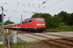 Die 111 012 schiebt einen RE8 Verstrkerzug nach Kaldenkirchen aus Grevenbroich in Richtung Rheydt.30.8.2013