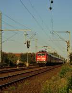 Durch den Bahnhof Kleinenbroich kommt ein RE4-Verstrkerzug, der von der 111 111-1 gezogen in Richtung Aachen Hbf unterwegs ist. 4.9.2013