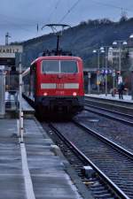 111 162 in den früheren Morgenstunden des 23.12.2013 im Bahnhof Mosbach-Neckarelz am Bahnsteig Gleis 1. Das Bild wurde vom Bahnsteig Gleis 12 aus gemacht.

