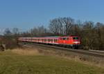 111 021 mit einem Meridian-Ersatzzug am 20.02.2014 bei Hilperting.