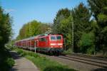 111 093 zieht den RE4 in Richtung Aachen. Aufgenommen am 19/04/2014 nördlich von Übach-Palenberg.