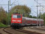 111 112 schiebt RE4 am 14.04.2014 auf der KBS 485 aus Aachen West nach Herzogenrath.