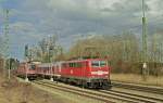 111.036 fährt am 27.02.2014 ohne Halt durch den Bahnhof Assling in Richtug Salzburg.