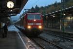 Nachdem die Stuttgarter 111 161-6 am 10.11.2013 die Fußball-Fans in Kirchzarten abgesetzt hat, fuhr sie mit ihrer n-Wagen Garnitur als Leerzug nach Freiburg (Brgs) Hbf zurück.