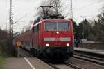 111 129 mit RE 5 nach Emmerich fährt in den Haltepunkt Oberhausen-Holten ein 13.12.2014