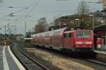 Einen RE 4 schiebt die 111 192-1 durch Korschenbroich gen Dortmund.