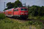 Kurz vorm Bü Sandweg in Neuss Vogelsang kommt die 111 150-9 mit einem RE7 daher.14.6.2015