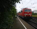 111 127-7 DB kommt die Kohlscheider-Rampe hoch aus Richtung Neuss,Herzogenrath mit einem RE4 aus Dortmund-Hbf nach Aachen-Hbf und fährt durch Kohlscheid in Richtung