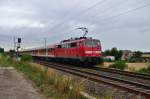 RE 8 Verstärkerzug nach Kaldenkirchen.....hier schiebt die 111 098-0 den Zug am Mittwoch den 15.7.2015