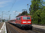 DB: N-Wagenzug mit der BR 111 054 als RB Basel Badischer Bahnhof-Offenburg bei der Einfahrt in den Bahnhof Haltingen, der demnächst auf vier Spuren ausgebaut wird, am 6. Mai 2016.
Foto: Walter Ruetsch 